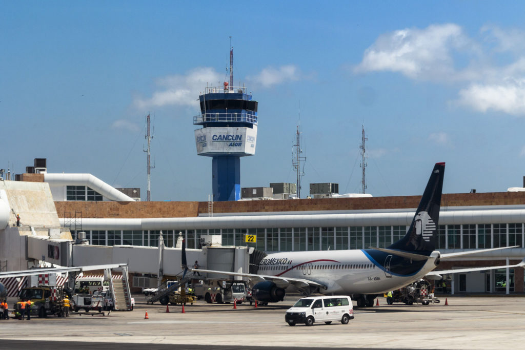 Aeropuerto Internacional de Cancún mantiene operaciones con filtros y protocolos sanitarios