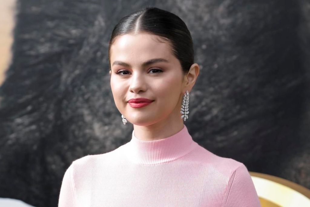 Rare Beaty:                                       el maquillaje vegano de Selena Gomez