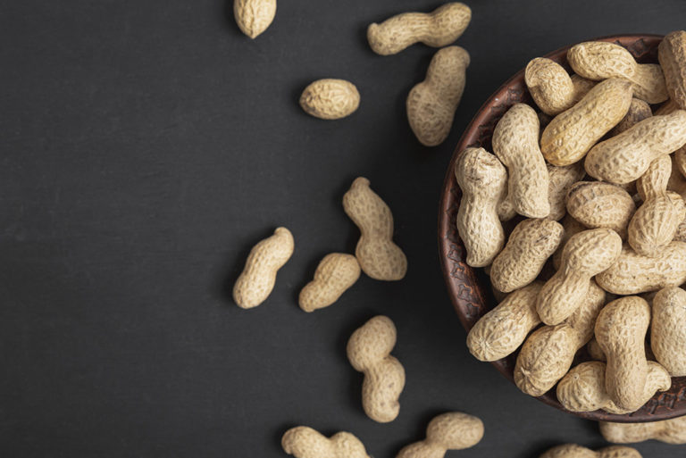 El pueblo que se ilumina con cáscaras de cacahuate